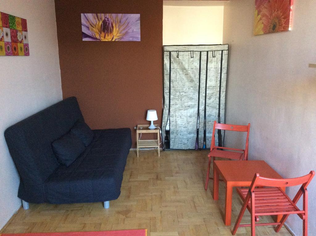 Comedy Apartment Budapeste Quarto foto