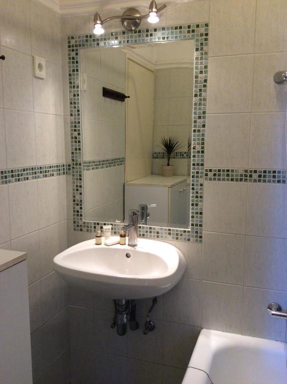 Comedy Apartment Budapeste Quarto foto